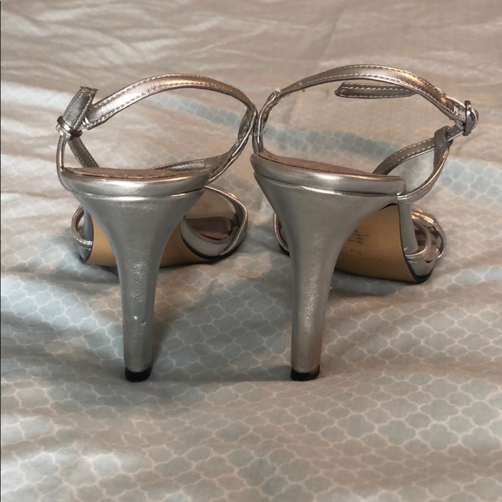 Silver heels - Picture 3 of 5